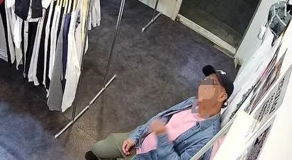 무인 매장에서 불끄고 잔 사람