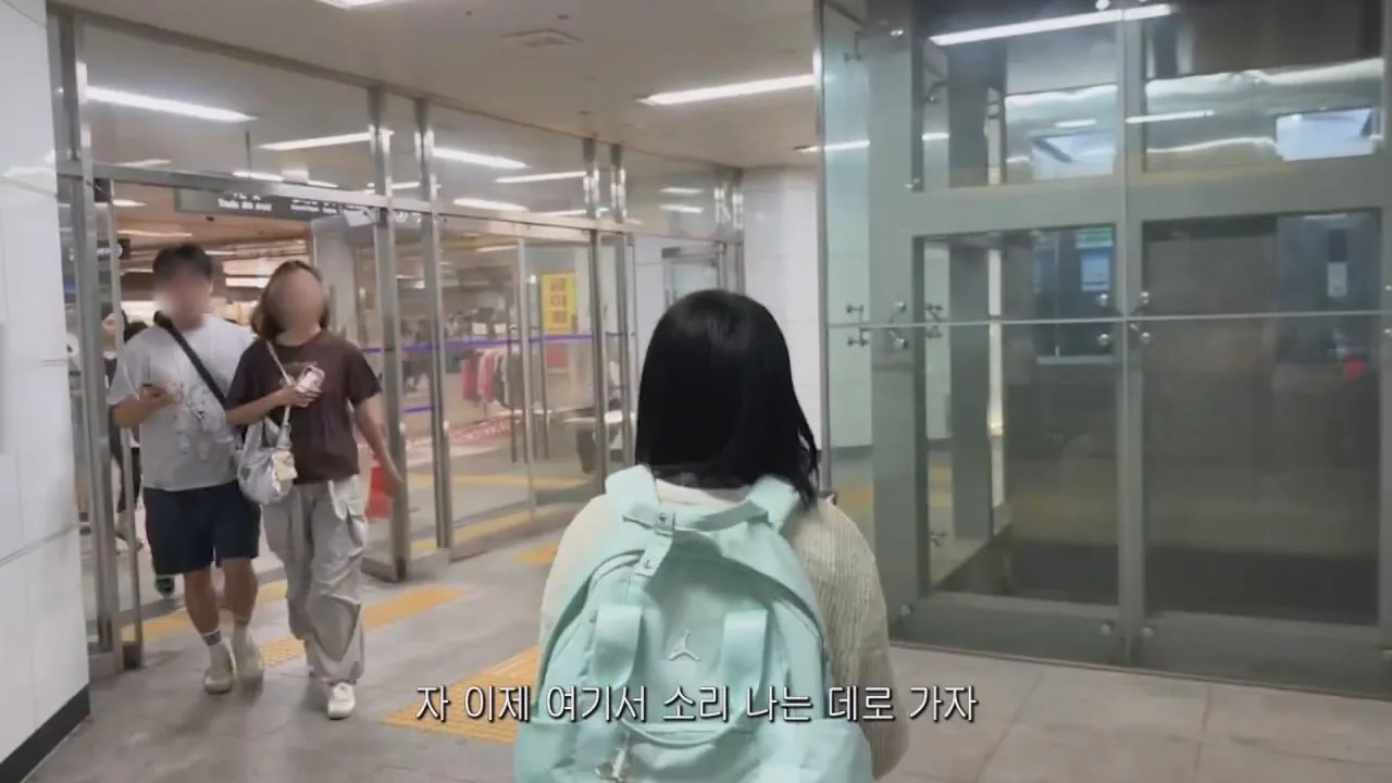 동생들에게 떡볶이 사주려 직접 사러간 시각장애인