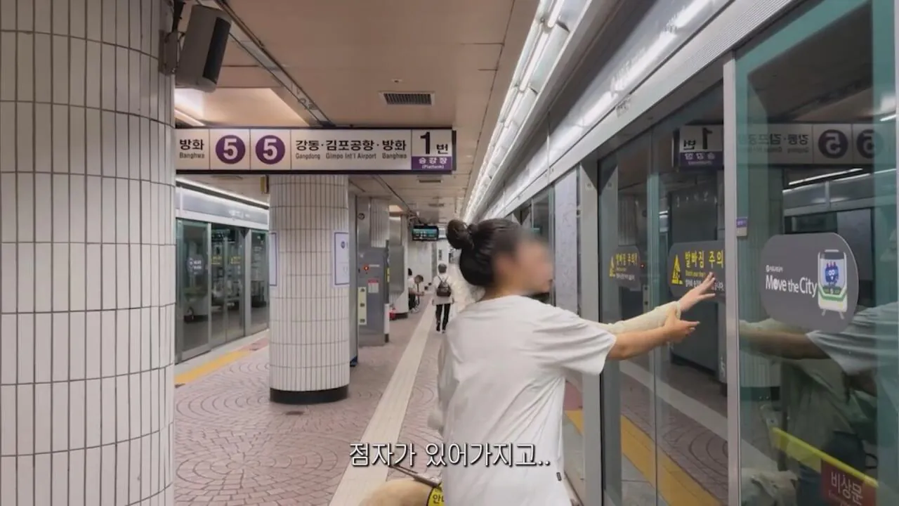 동생들에게 떡볶이 사주려 직접 사러간 시각장애인