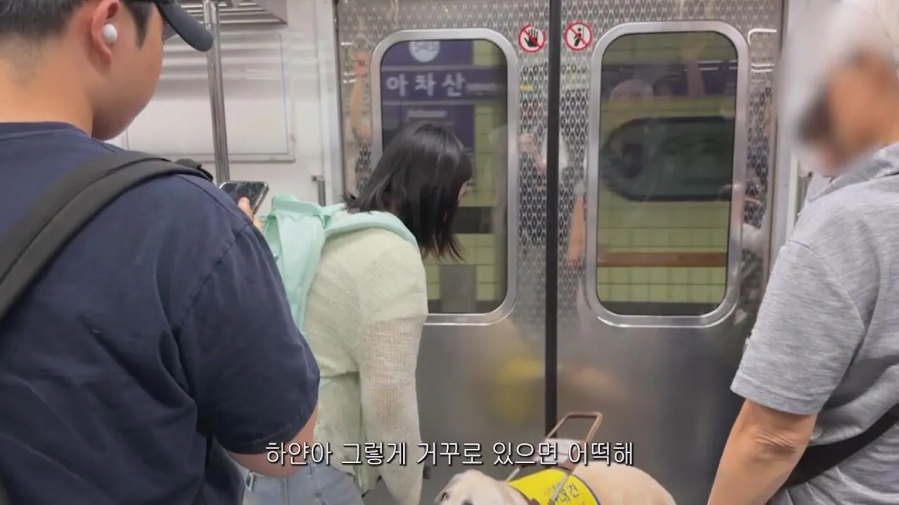 동생들에게 떡볶이 사주려 직접 사러간 시각장애인