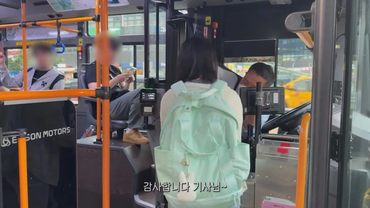 동생들에게 떡볶이 사주려 직접 사러간 시각장애인