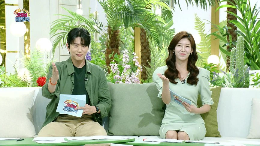 거리가 점점 가까워지는 두 아나운서.jpg