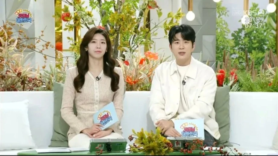 거리가 점점 가까워지는 두 아나운서.jpg