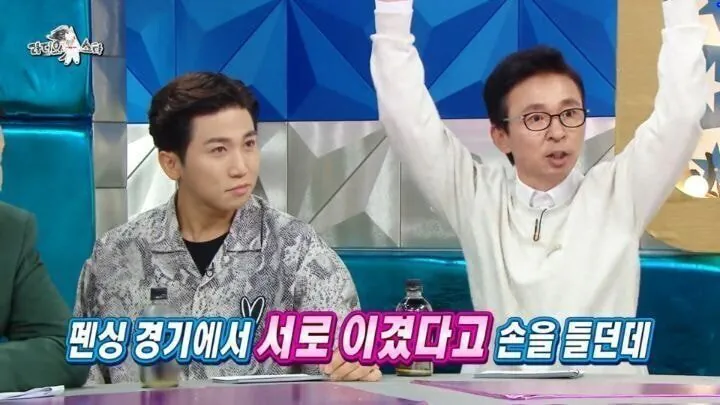 펜싱에서 서로 이겼다고 손 드는 이유ㅋㅋㅋㅋ.jpg