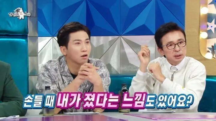 펜싱에서 서로 이겼다고 손 드는 이유ㅋㅋㅋㅋ.jpg