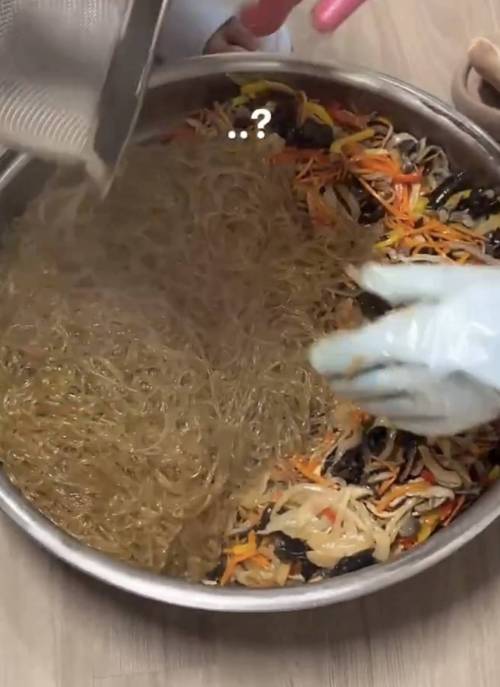 잡채 조금만 만드시겠다던 엄마