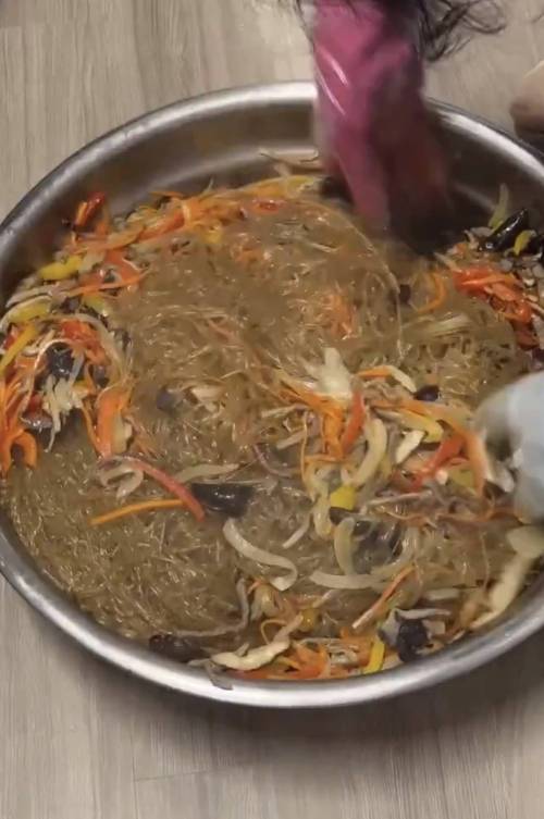 잡채 조금만 만드시겠다던 엄마