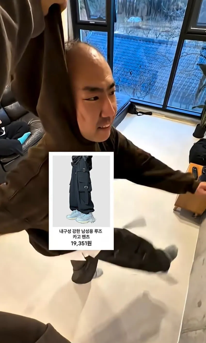 테무에서 옷 사는 남성.jpg