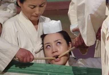사약 먹고 죽는 장면이 가장 리얼하게 묘사된 것 같은 사극
