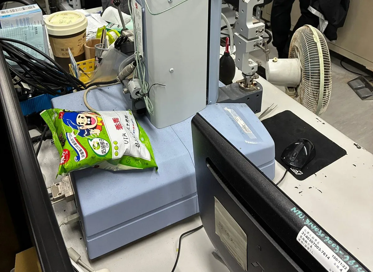 대만에서 기계 고장나지말라고 주변에 둔다는 과자.jpg